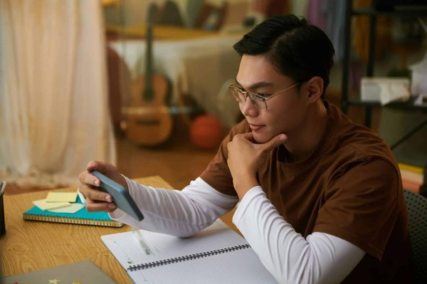 Comment une entreprise d'accessoires de mode peut-elle tirer parti des vidéos explicatives pour augmenter ses ventes en ligne ?